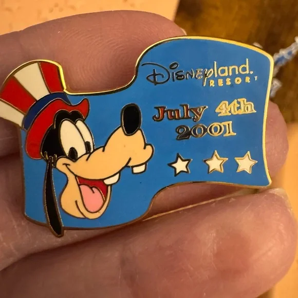 One “LOT” of excellent condition Disney Pins. 25 pins in total. - Picture 10 of 16